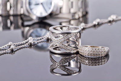 How to Mix Gold and Silver Jewellery for a Chic Look