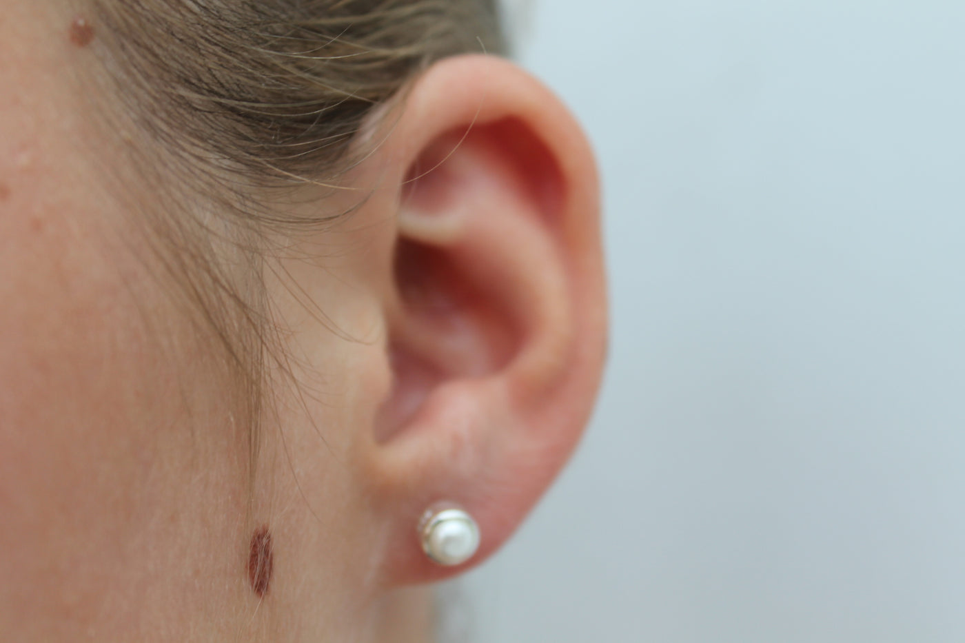 Silver Pearl Earrings image 1